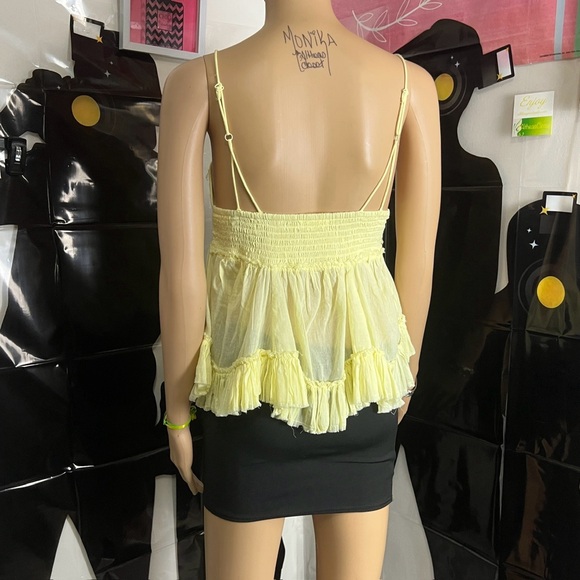 World Together Light Yellow Ruffle top - Picture 4 of 7